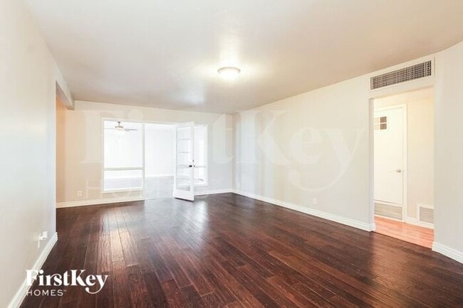 Building Photo - 3402 N 23rd Dr