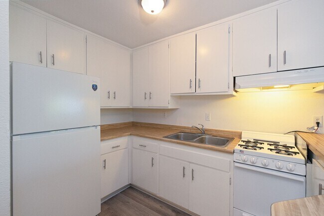 Foto del edificio - 145 Camarillo- LT