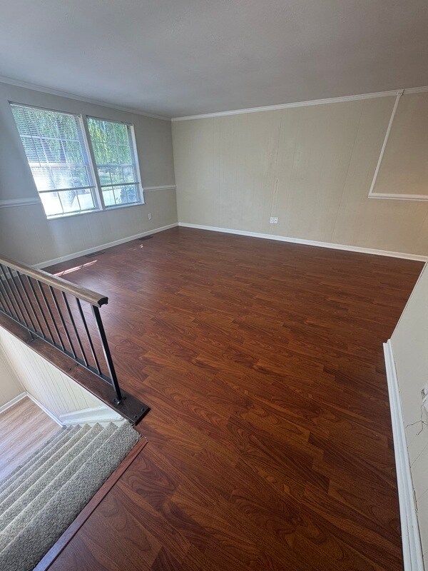 Foto del edificio - 4020 Laurelwood Rd