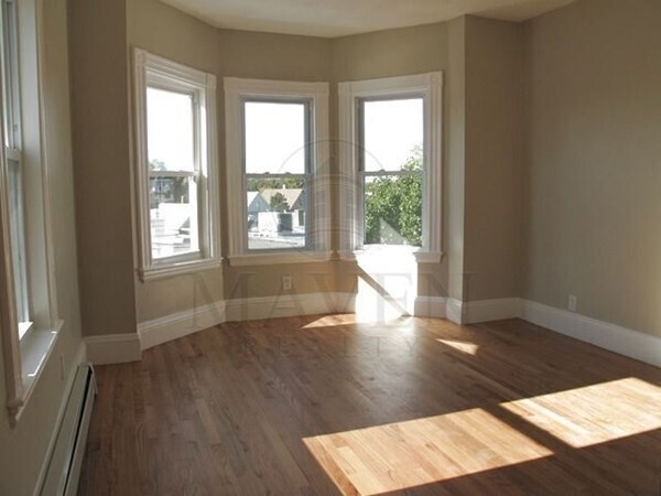 Building Photo - 515 Medford Ave