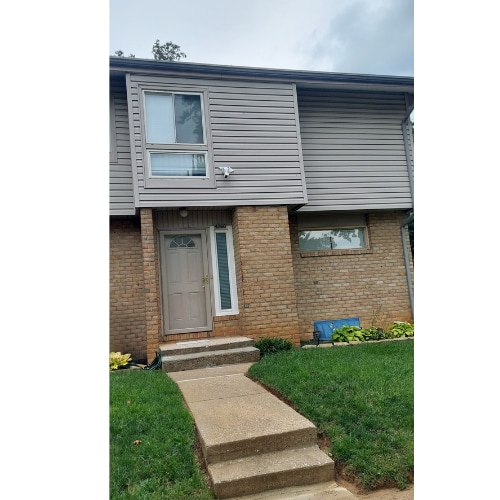 Building Photo - 4260 Cayuga Rd