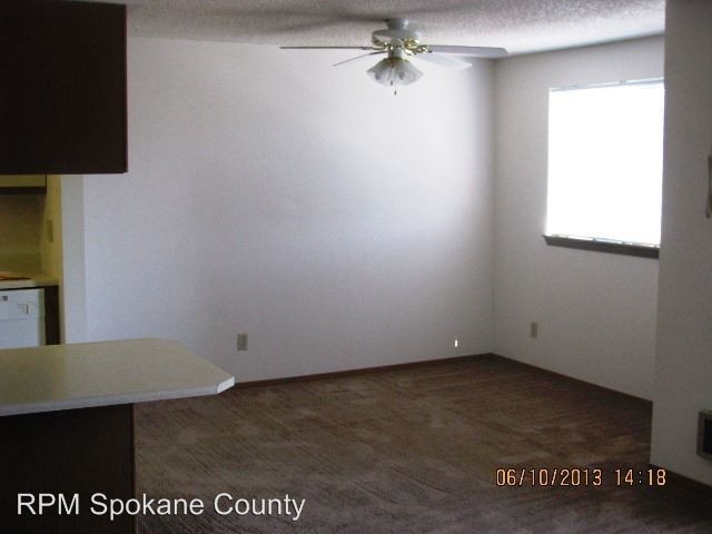 Building Photo - 3015 S Clinton Rd