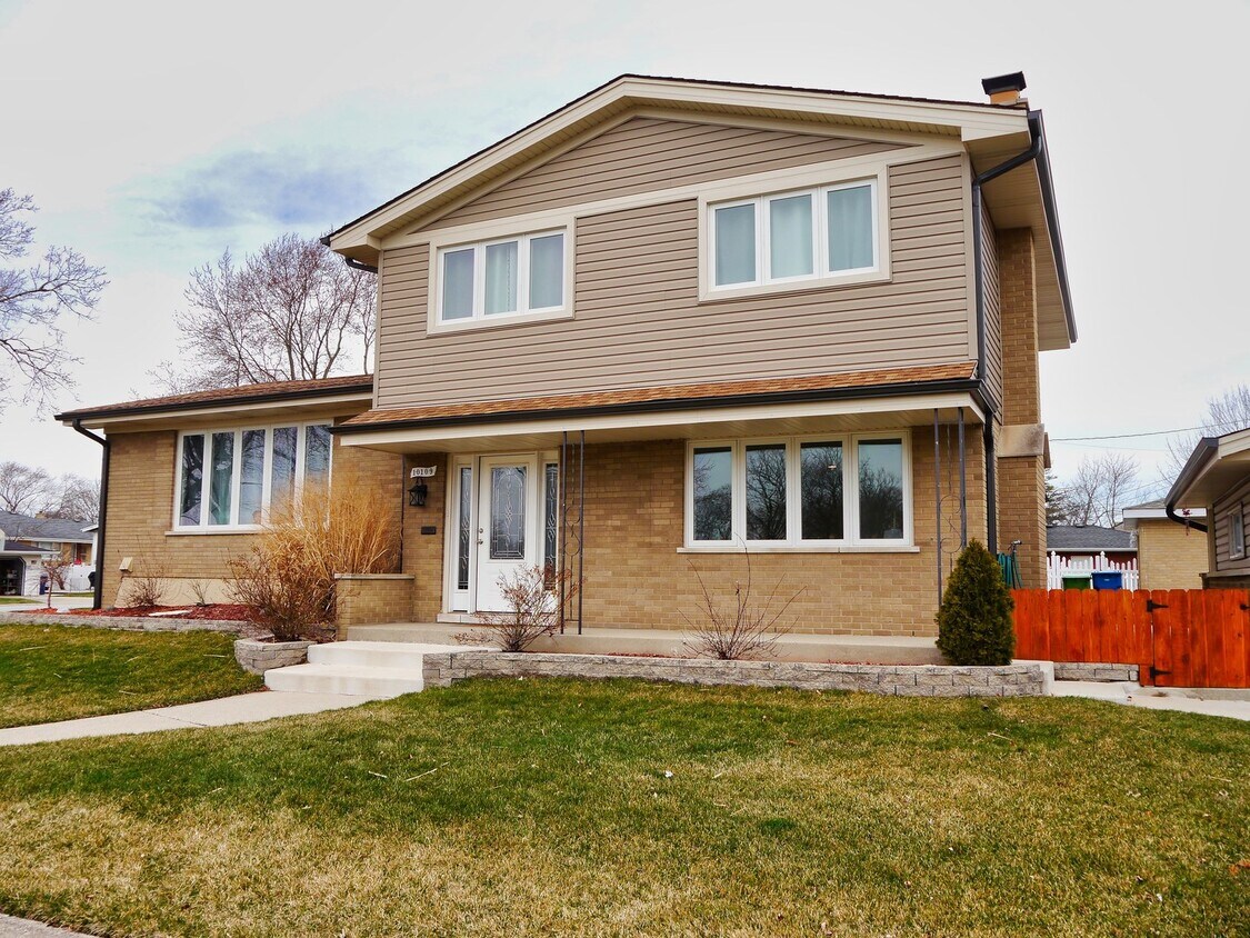 10109 Kilbourn Ave, Oak Lawn, IL 60453 House Rental in Oak Lawn, IL