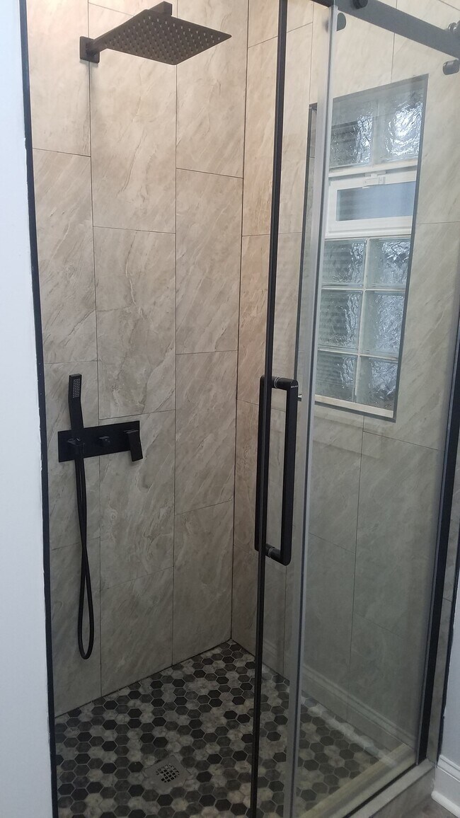 Building Photo - 336 W Scott St