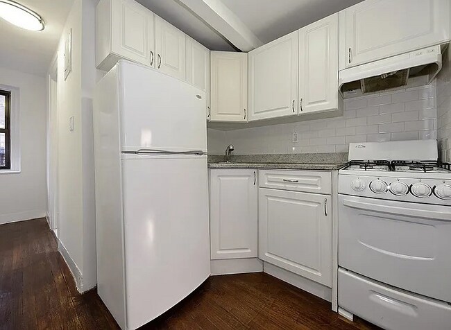 Foto del edificio - 58 W 8th St