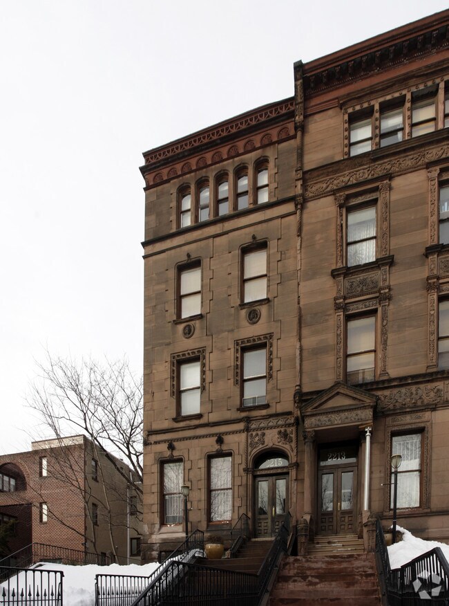 2br Bi Level Apartment In Historic Brownstone Apartments Building Photo 2br Bi Level Apartment In Historic Brownstone