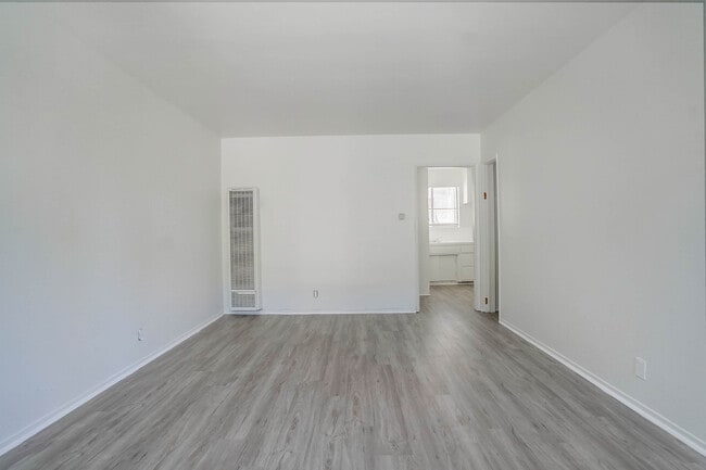 Building Photo - 7117 Fulton Ave