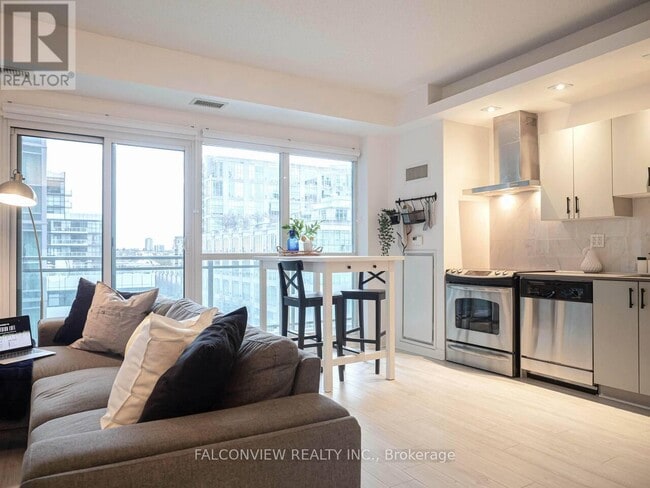 Photo du bâtiment - 165 Legion Rd N