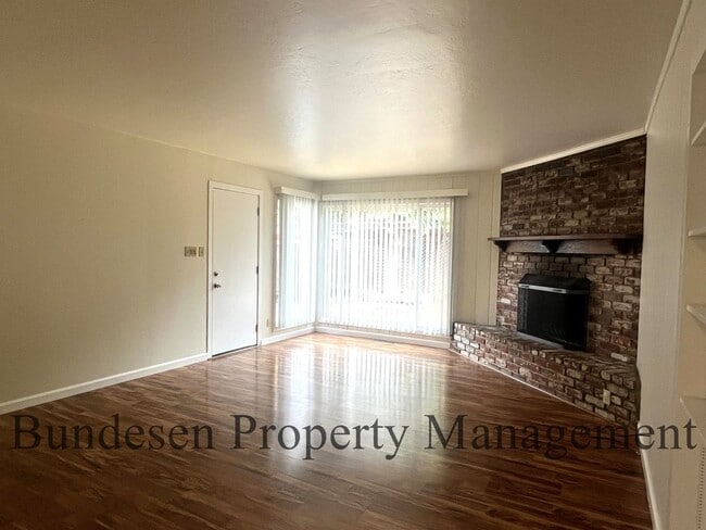 Building Photo - 3237 Midway Dr