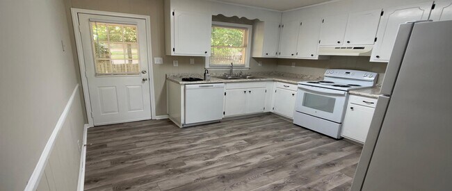 Building Photo - 227 Welch Ave