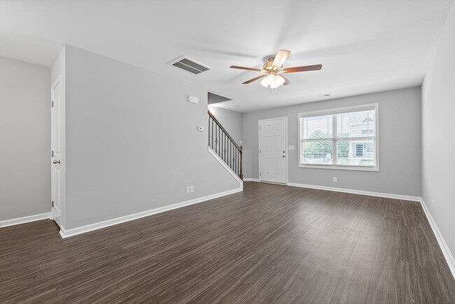 Building Photo - 2 Bedroom 2 1/2 Bath Pet Friendly Condo For Rent!