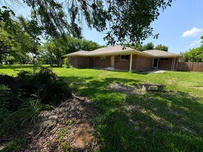 Building Photo - 807 W Murrill Ave
