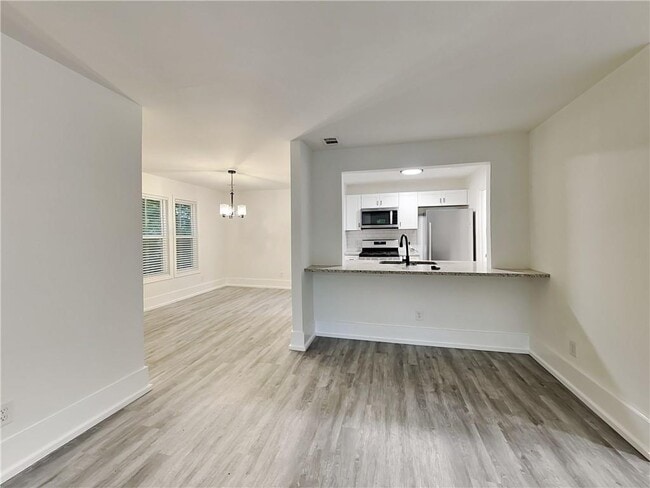 Building Photo - 4013 Hawthorne Cir