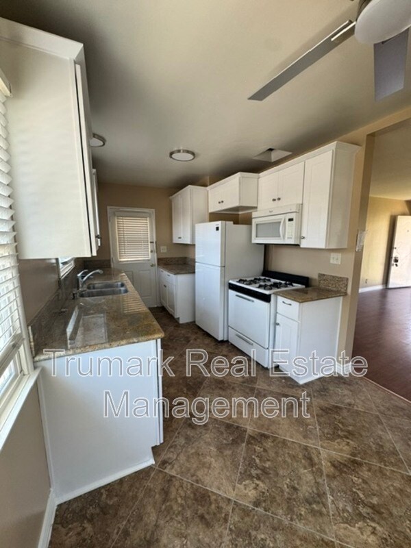 Foto del edificio - 2421 N Brighton St