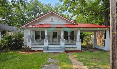 Building Photo - 806 Long Ave