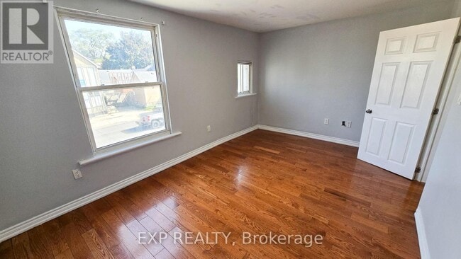 Building Photo - 455 Main St W