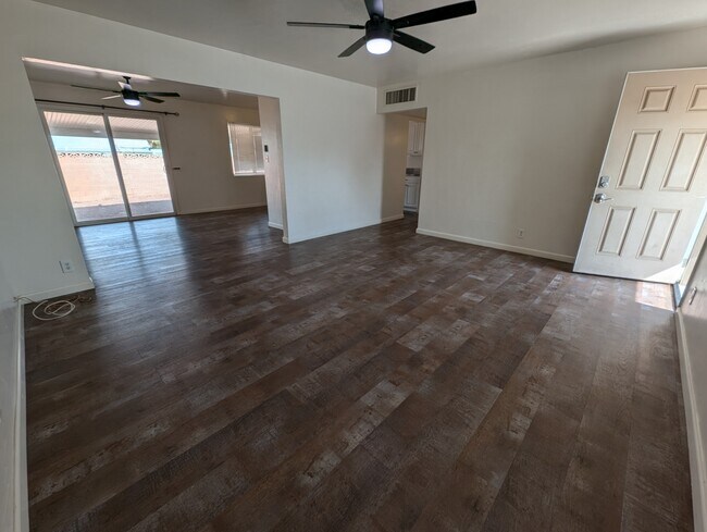 Foto del edificio - 1812 S Hardy Dr