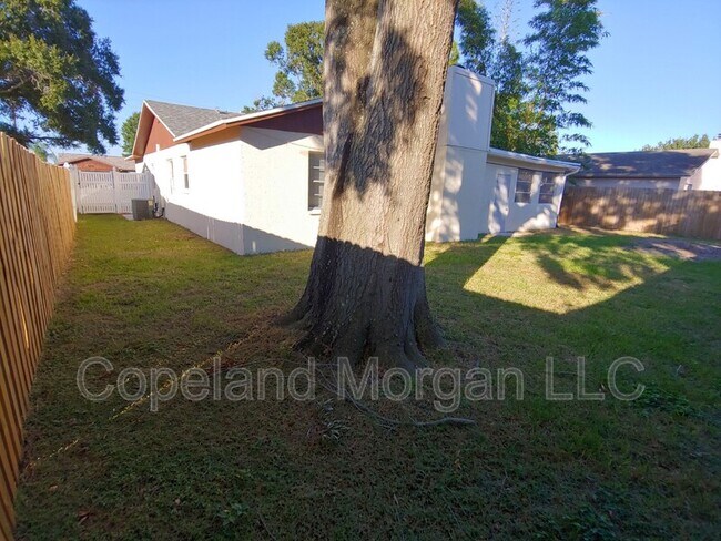 Foto del edificio - 8362 Somerset Dr