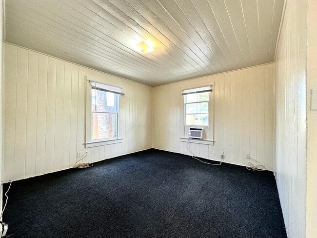 Building Photo - 436 48th St