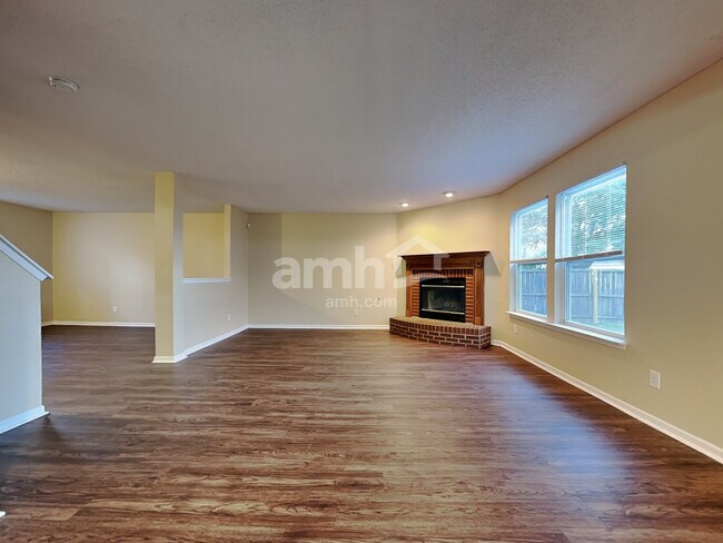 Building Photo - 15135 Fawn Hollow Ln