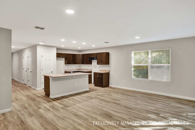 Building Photo - 8270 Halls Hammock Ct
