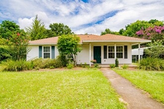 Building Photo - 2600 Pandora Pl