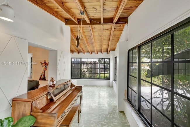 Foto del edificio - 1224 NE 182nd St