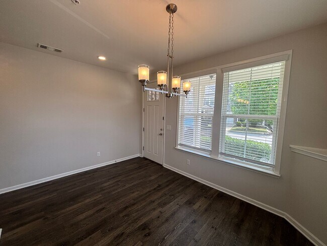 Foto del edificio - Beautiful Townhouse in Murfreesboro!