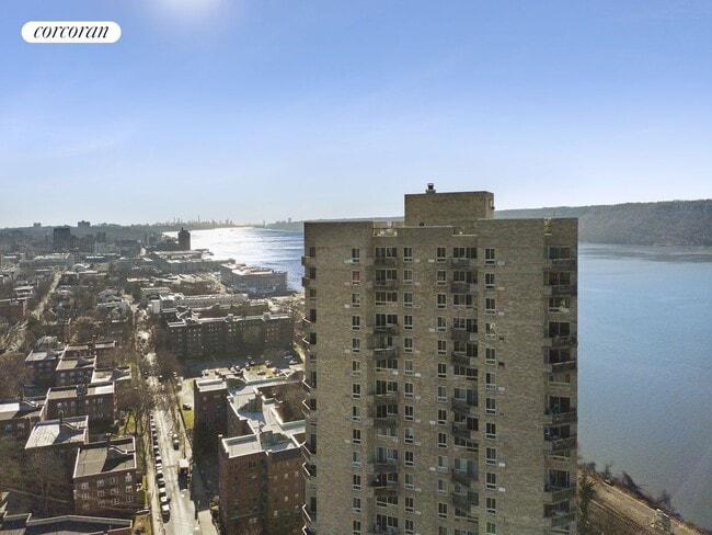Foto del edificio - 1 Glenwood Ave