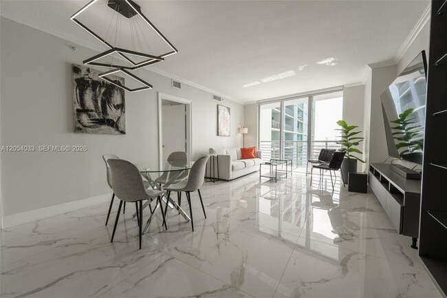 Foto del edificio - 325 S Biscayne Blvd