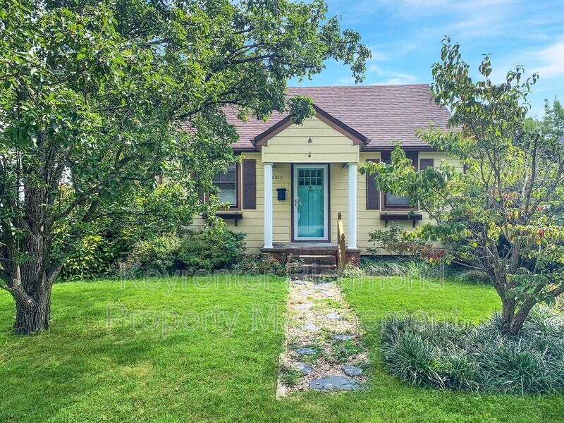 Foto principal - 2517 Kenwood Ave