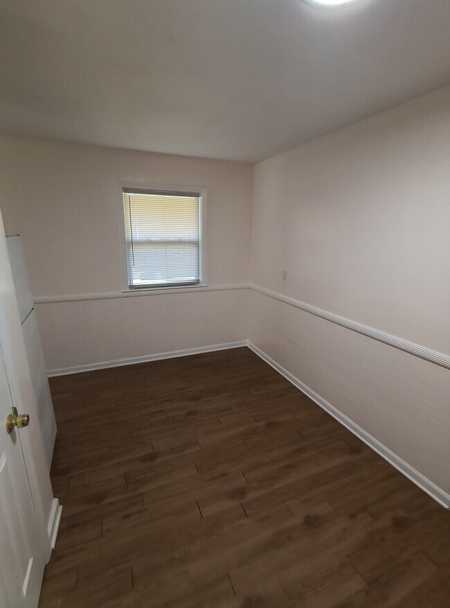 Comedor contiguo a la cocina. - 2023 S Harris Ave