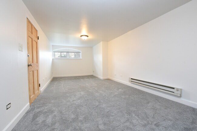 Building Photo - 5130 N Austin Ave