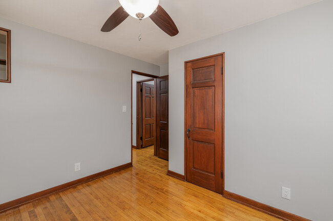 Foto del edificio - 5619 Berry Ct