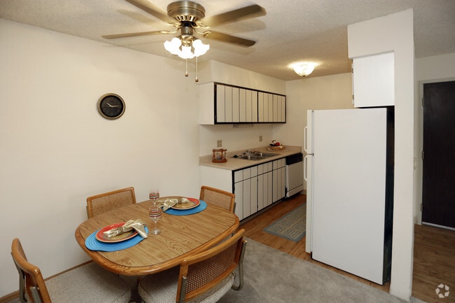 1BR, 1BA - 610 SF - Trailgrove Apartments