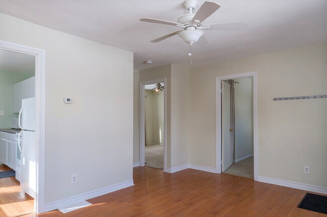 Photo du bâtiment - CUTE 2BD BUNGALOW IN ESTABLISHED EAST LONDON NEIGHBOURHOOD.