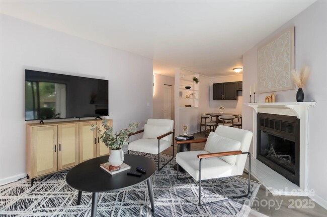Foto del edificio - 4803 Spring Lake Dr