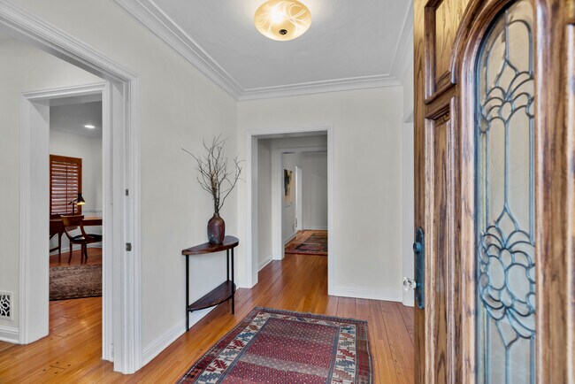 Entry. - 1652 Pandora Ave