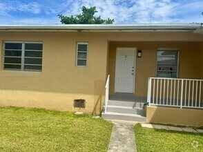 Building Photo - 2165 Bay Dr
