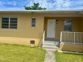 Building Photo - 2165 Bay Dr