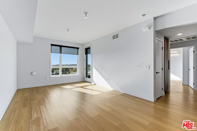 Foto del edificio - 10601 Washington Blvd