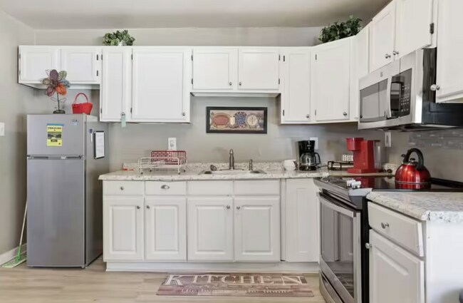 Foto del edificio - Charming 3BR/2BA Main-Level Home with Fenced Backyard