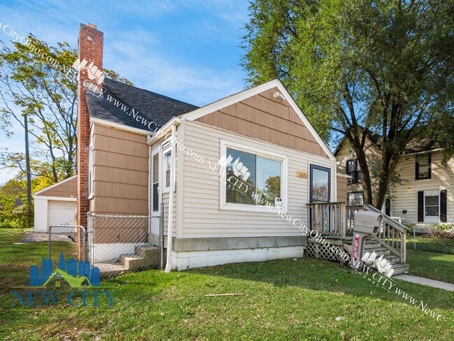Foto del edificio - Ranch Home with Semi-Finished Basement & Lots of Storage