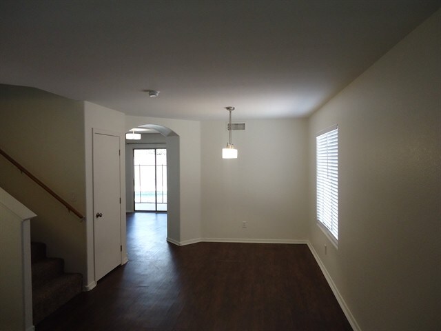 Foto del edificio - 12810 W Roanoke Avenue