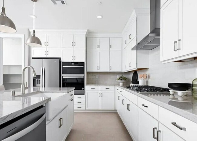 Foto del edificio - Stunning 2026 NEW BUILT Home with 3 Bed/2 Bath + A Bonus Room & Scenic Lake Views!