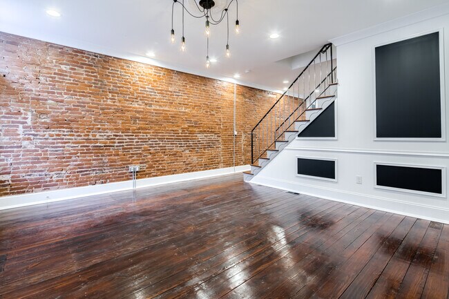 Building Photo - 2022 E York St
