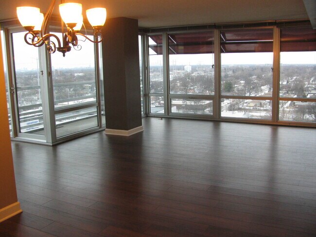 Foto del edificio - 9715 Woods Dr