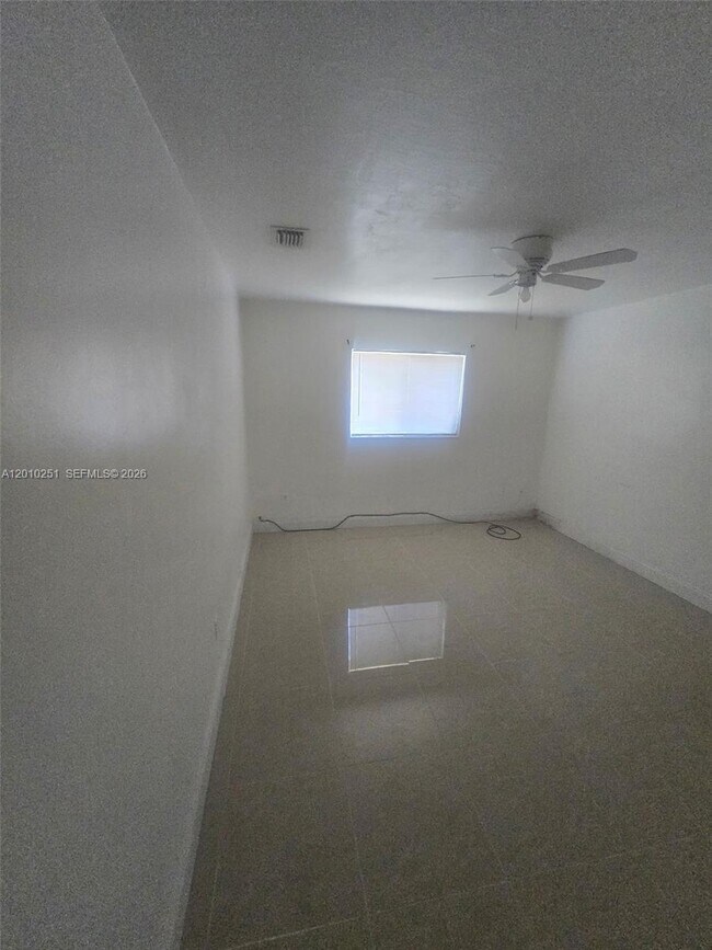 Foto del edificio - 1149 NW 76th St