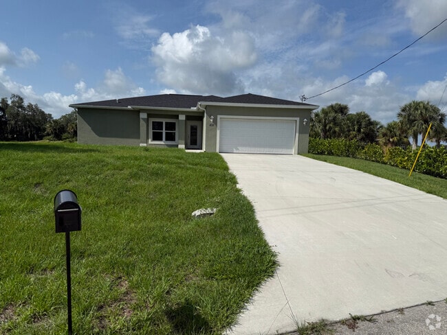 Building Photo - 1136 S Hilton Cir