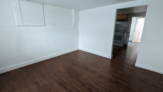 Building Photo - 4733 Roosevelt Way NE